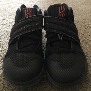 Nike Kyrie Irving 2 youth size 1
